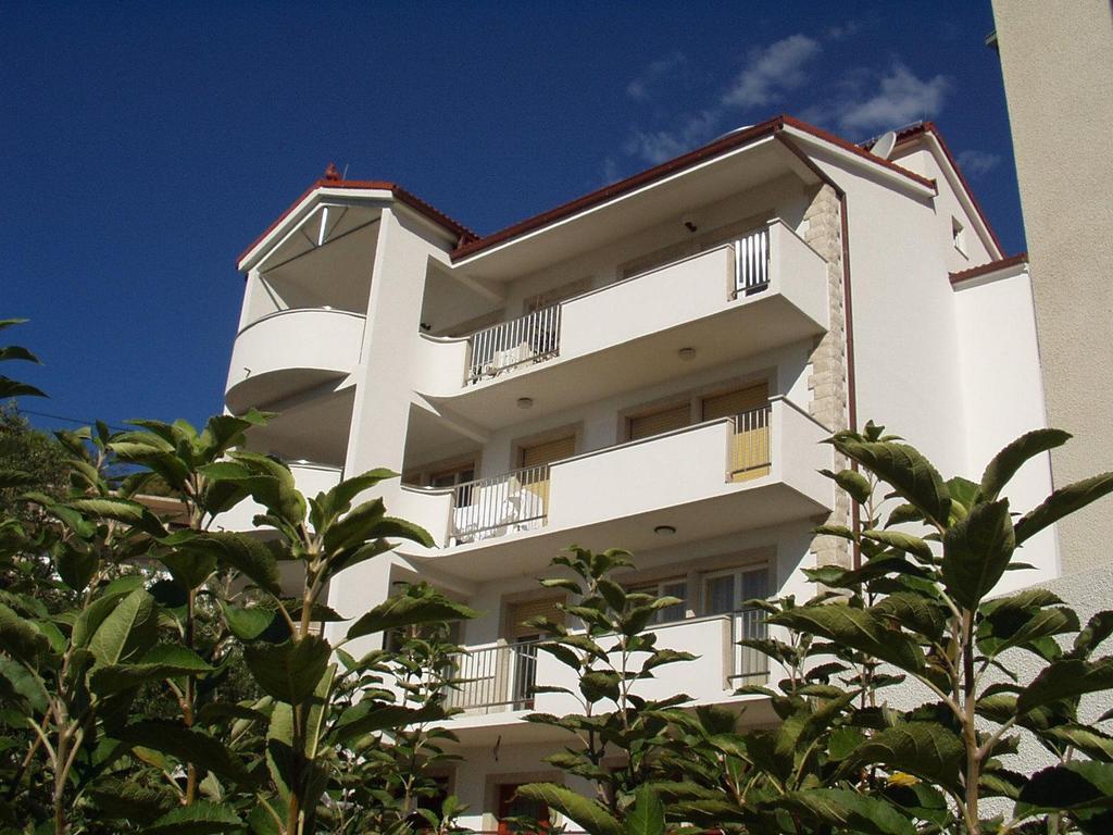 Apartments Ivka Omis Exterior photo