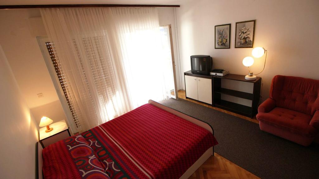 Apartments Ivka Omis Exterior photo