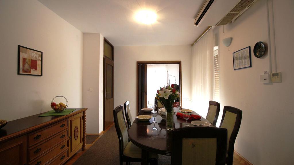 Apartments Ivka Omis Exterior photo